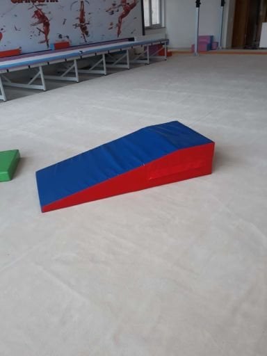 ÜÇGEN TAKLA MİNDERİ