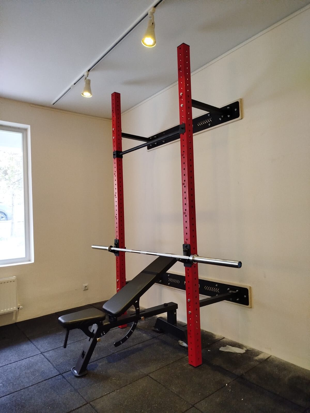 DUVARA MONTE KATLANIR SQUAT İSTASYONU