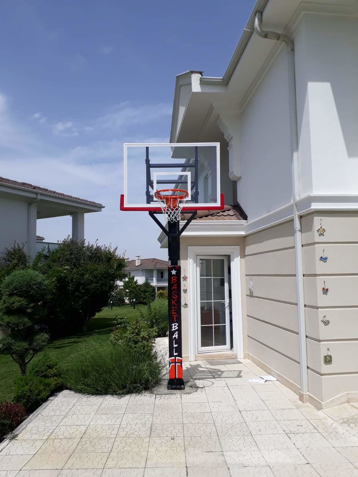 BLACK GOLD TEK DİREKLİ BASKETBOL POTASI ESNEK ÇEMBER YÜKSEKLİK AYARLI TEMPERLİ CAM(105*180)