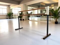 Taşınabilir Bale Barı – Ayarlanabilir Yükseklik (Krem) Yan Görünüm