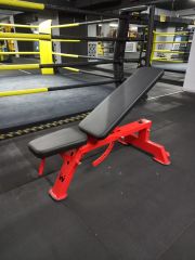 Açılı Bench Sehpası Kırmızı Yan Görünüm