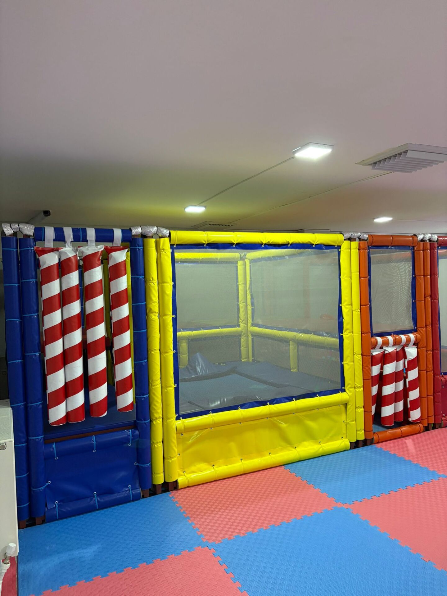 Trambolinli Top Havuzu Oyun Alanı 600x300cm - Çocuk Oyun Ekipmanı | ASSA SPOR