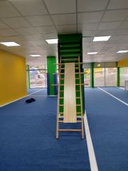 Jimnastik Parmaklık Eğimli Seyyar Yan Görünüm